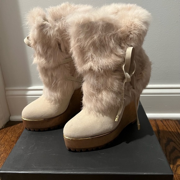 Rachel Zoe Fur & Suede Wedge Heel Booties with gold accents Size 9.5 (fits a 9) - Picture 5 of 9